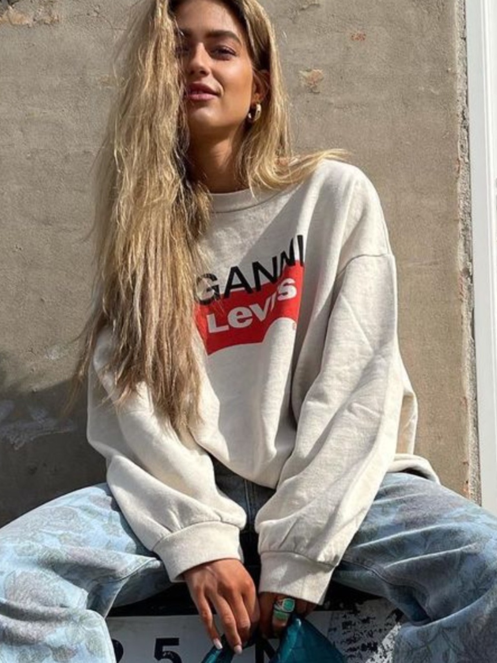 (165) NEW Ganni Levi's Snap Back Sweatshirt Nature Medium